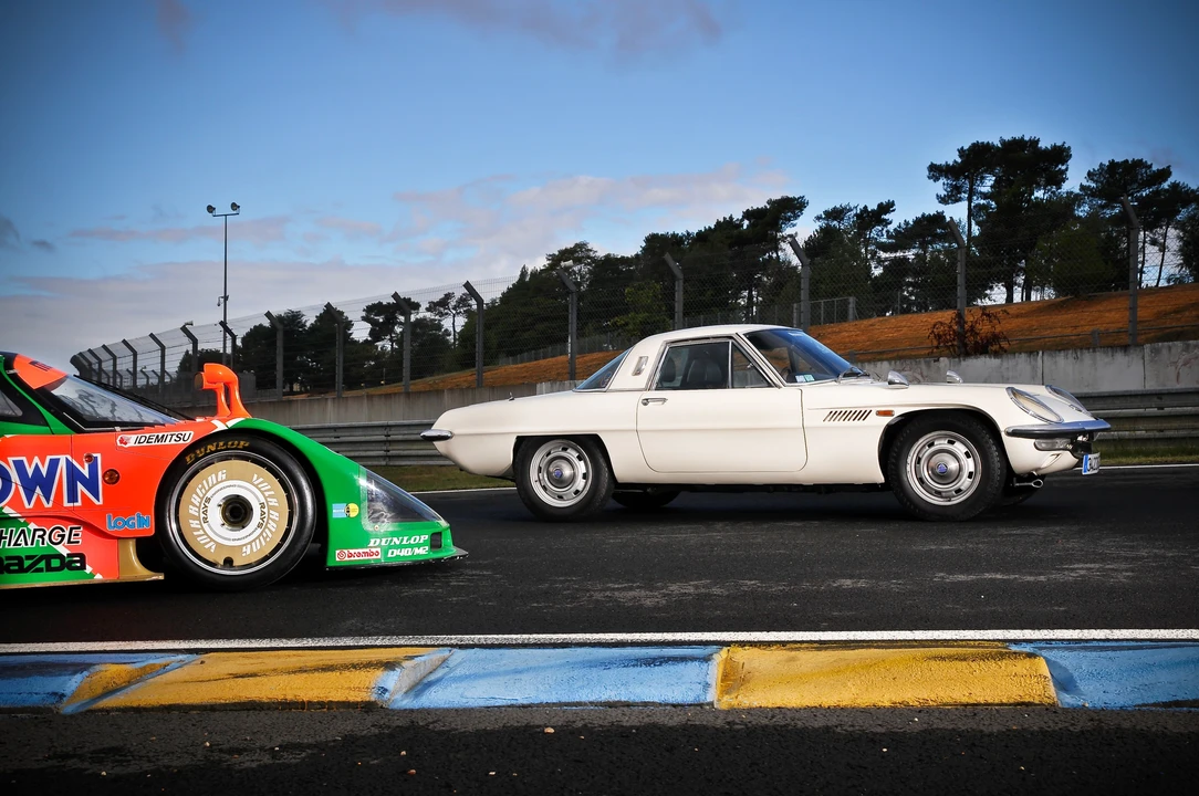 1970 Mazda L10A/L10B Cosmo - Image 4 of 11