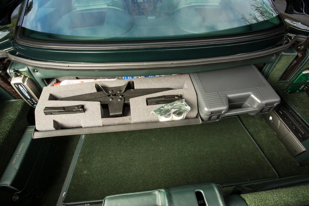 2000 Aston Martin Virage & V8 & Vantage - Image 8 of 31