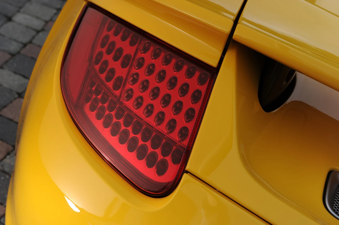 2005 Porsche Carrera GT - Image 27 of 31