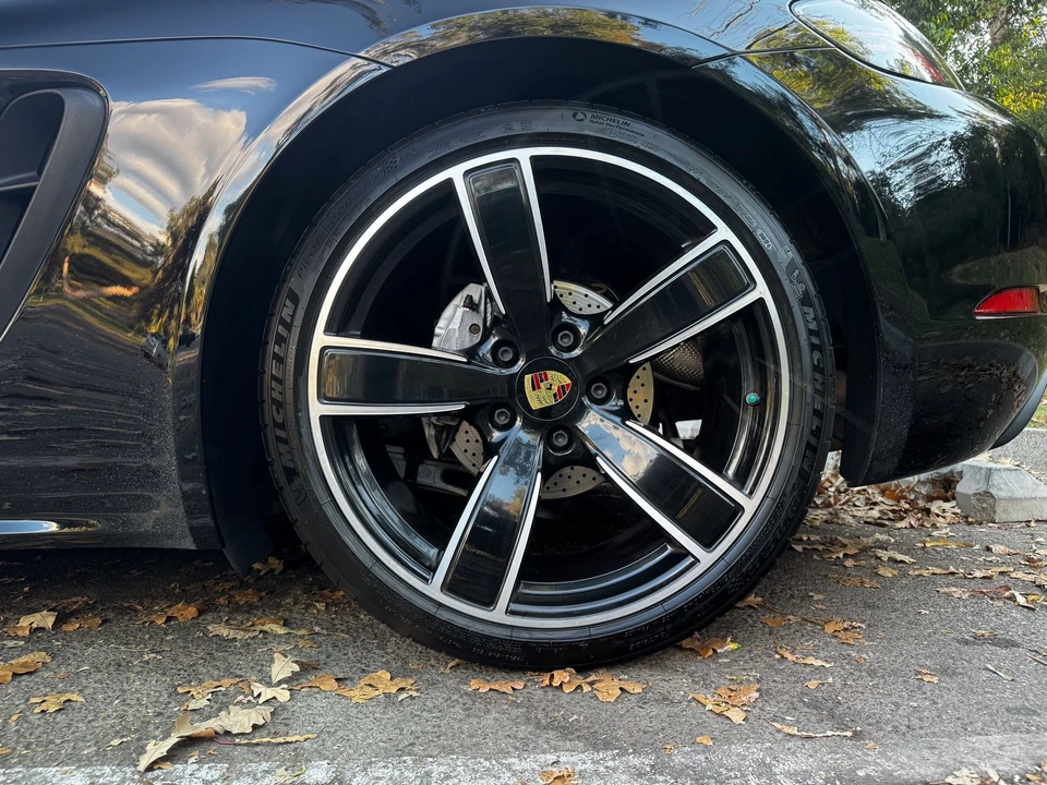 2018 Porsche 718 Cayman - Image 10 of 11