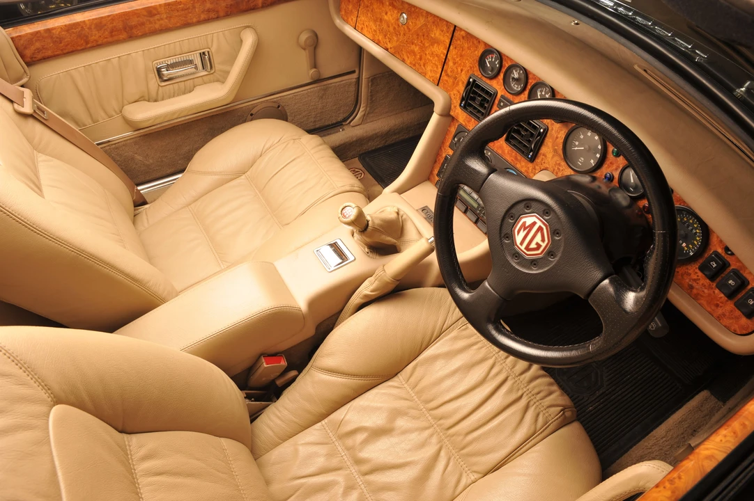 1996 MG RV8 - Image 2 of 5