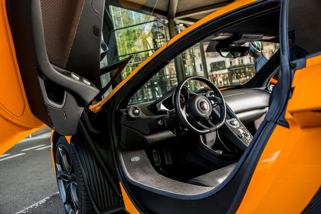 2012 McLaren MP4-12C - Image 17 of 26