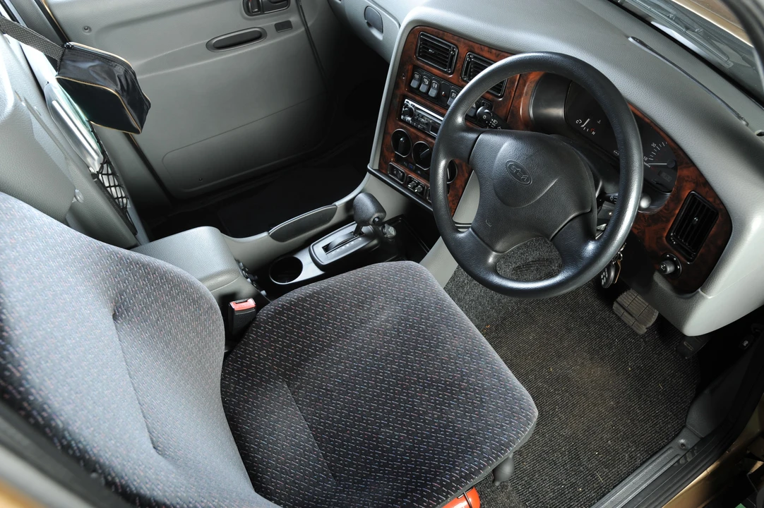 2002 LTI - Image 5 of 8