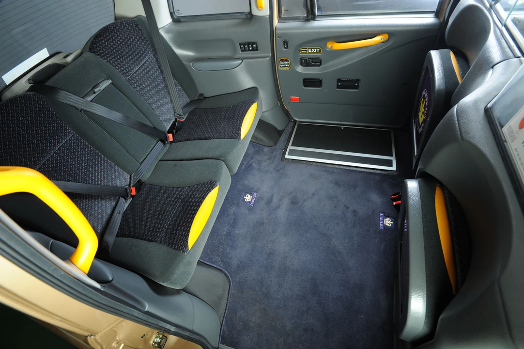 2002 LTI - Image 4 of 8