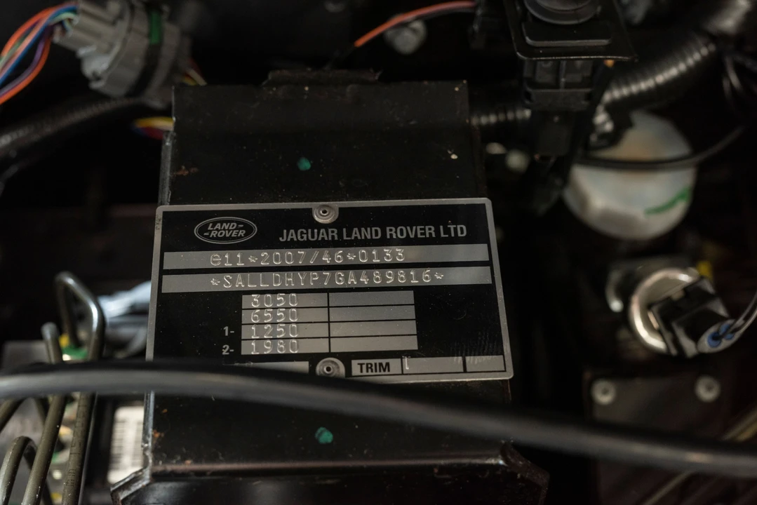 2016 Land Rover Defender 110 - Image 14 of 31