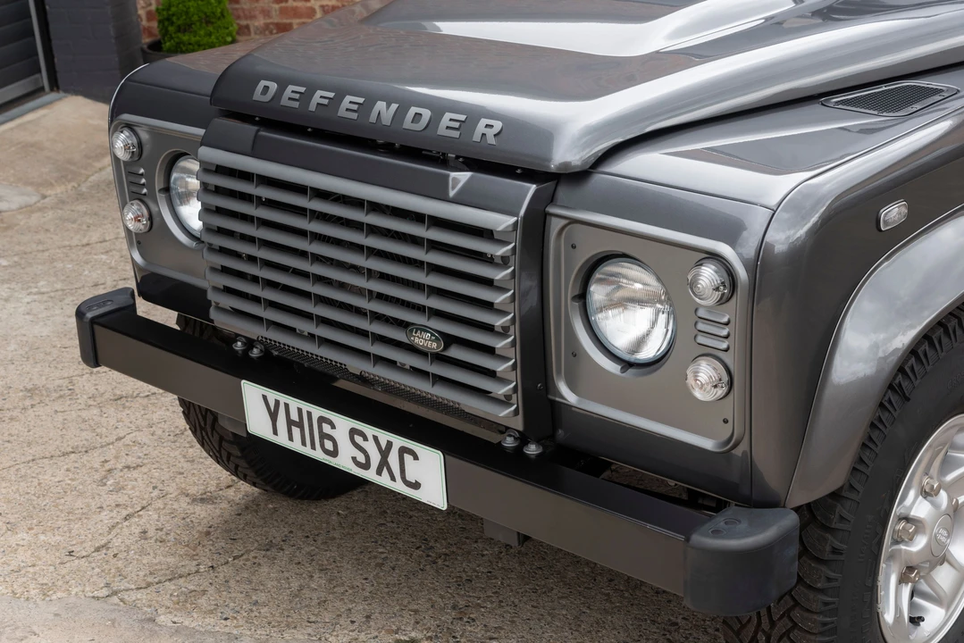2016 Land Rover Defender 110 - Image 12 of 31