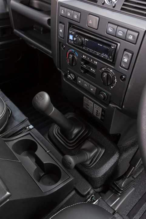 2016 Land Rover Defender 110 - Image 28 of 31