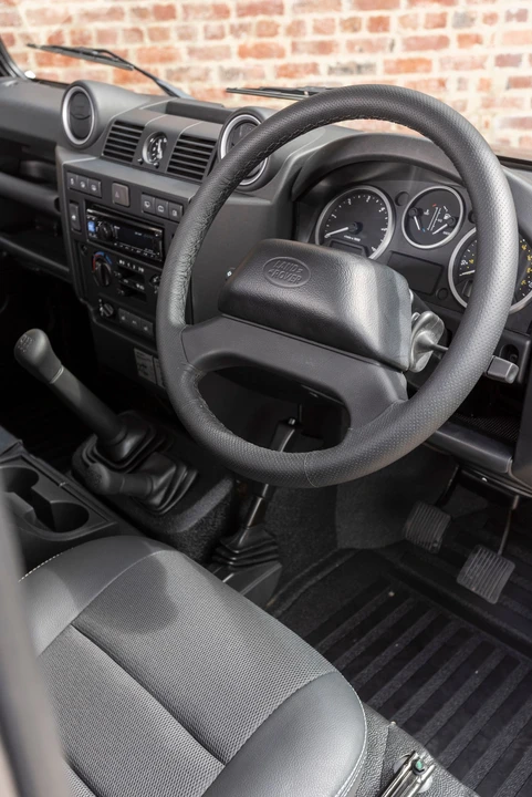 2016 Land Rover Defender 110 - Image 30 of 31