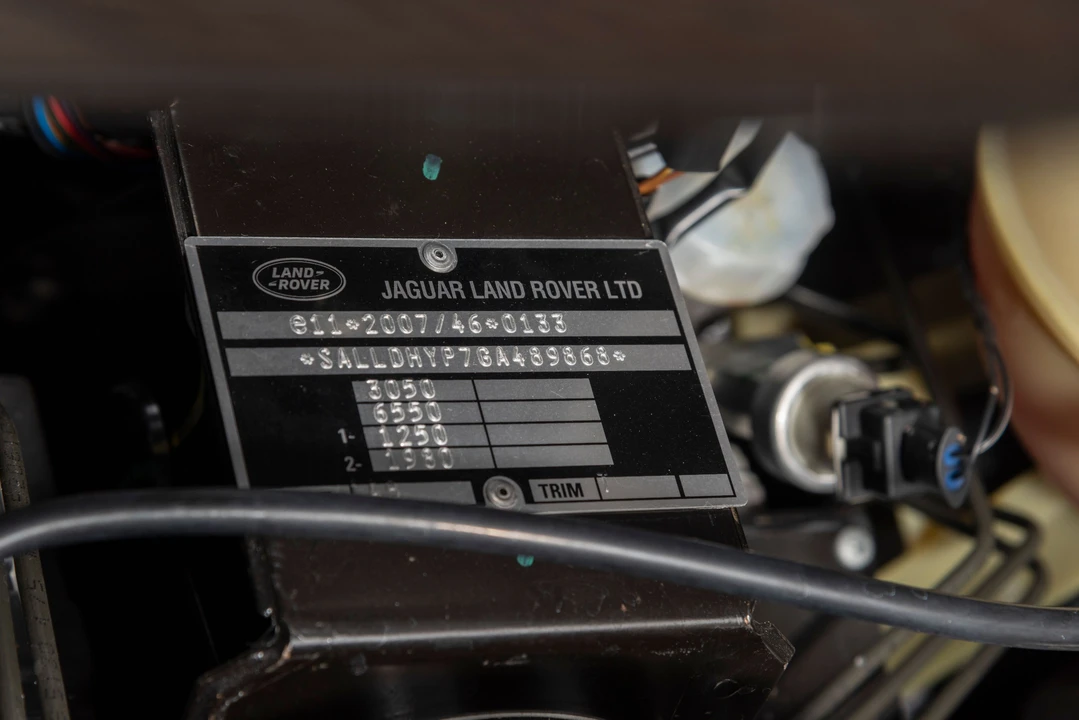 2016 Land Rover Defender 110 - Image 10 of 31