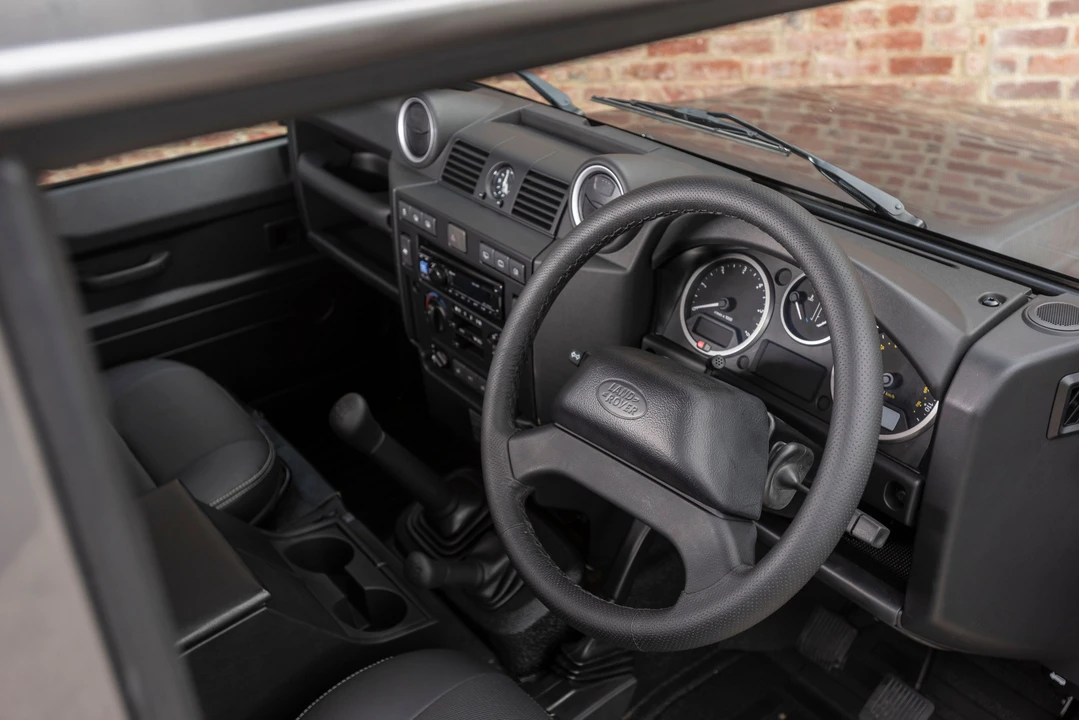 2016 Land Rover Defender 110 - Image 22 of 31