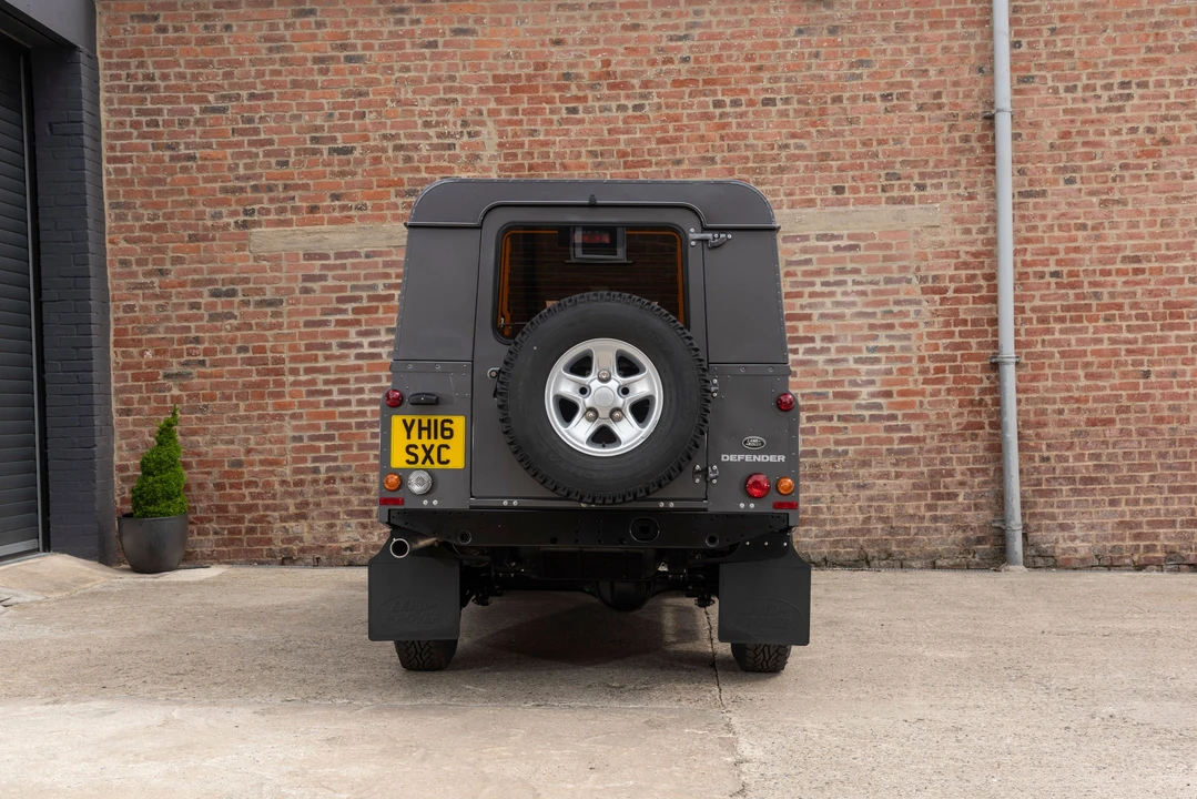 2016 Land Rover Defender 110 - Image 7 of 31