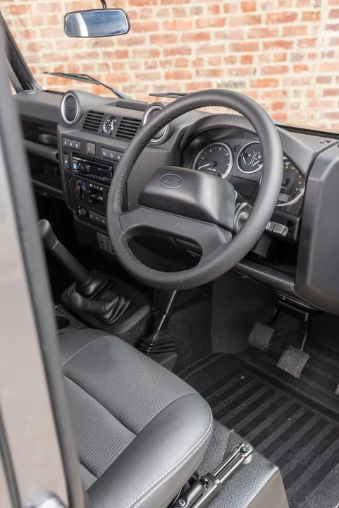 2016 Land Rover Defender 110 - Image 24 of 31
