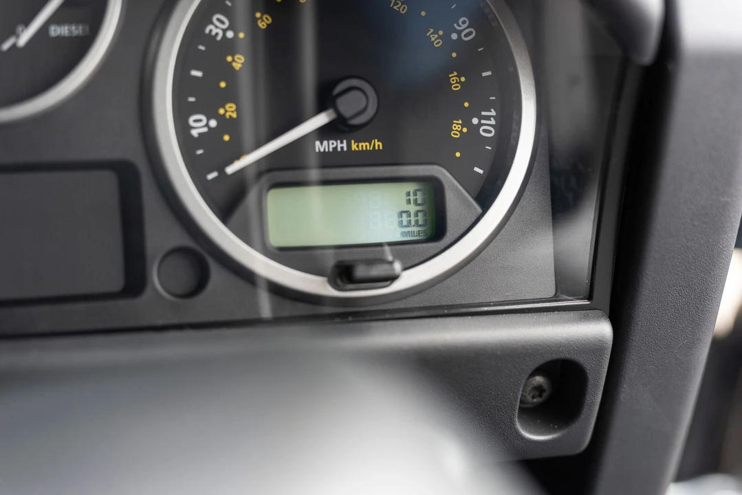 2016 Land Rover Defender 110 - Image 5 of 31