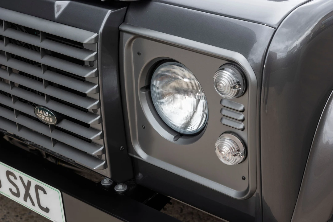 2016 Land Rover Defender 110 - Image 11 of 31