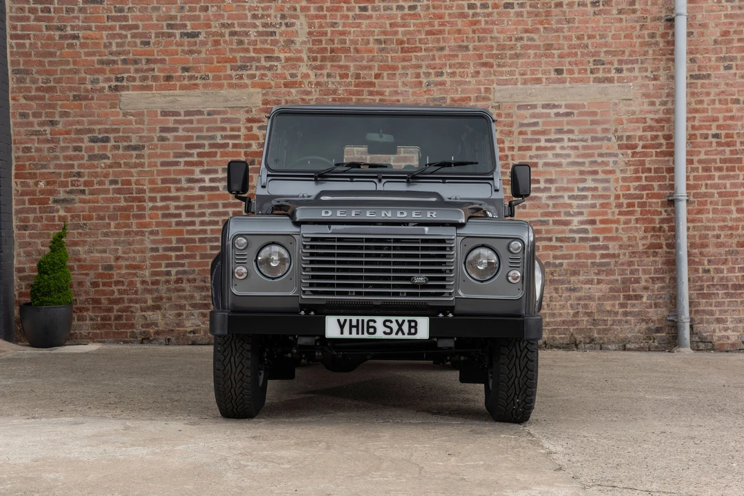 2016 Land Rover Defender 110 - Image 19 of 31