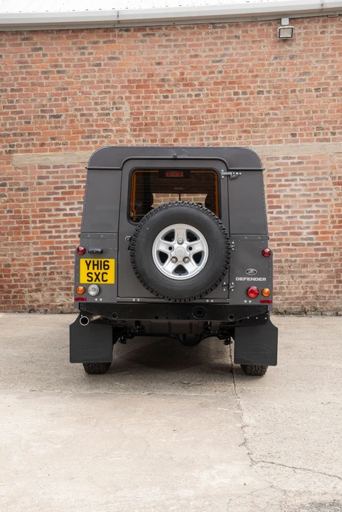 2016 Land Rover Defender 110 - Image 8 of 31
