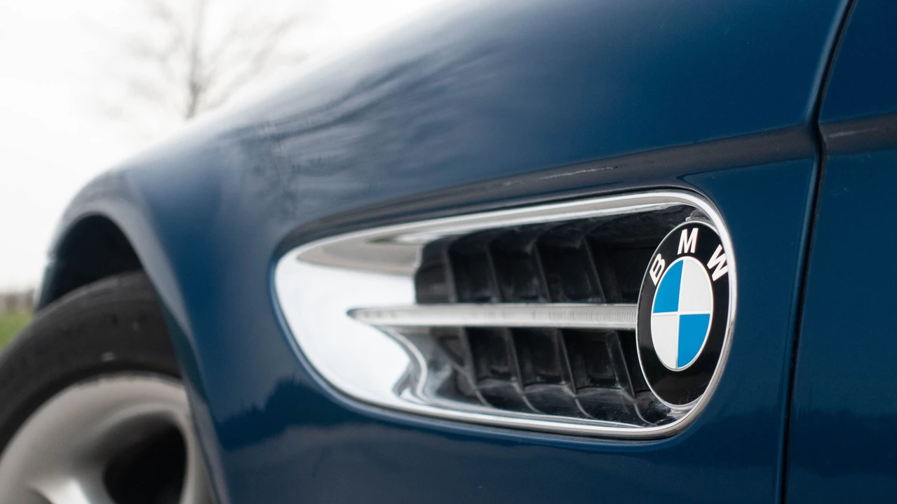 2001 BMW Z8 - Image 19 of 31