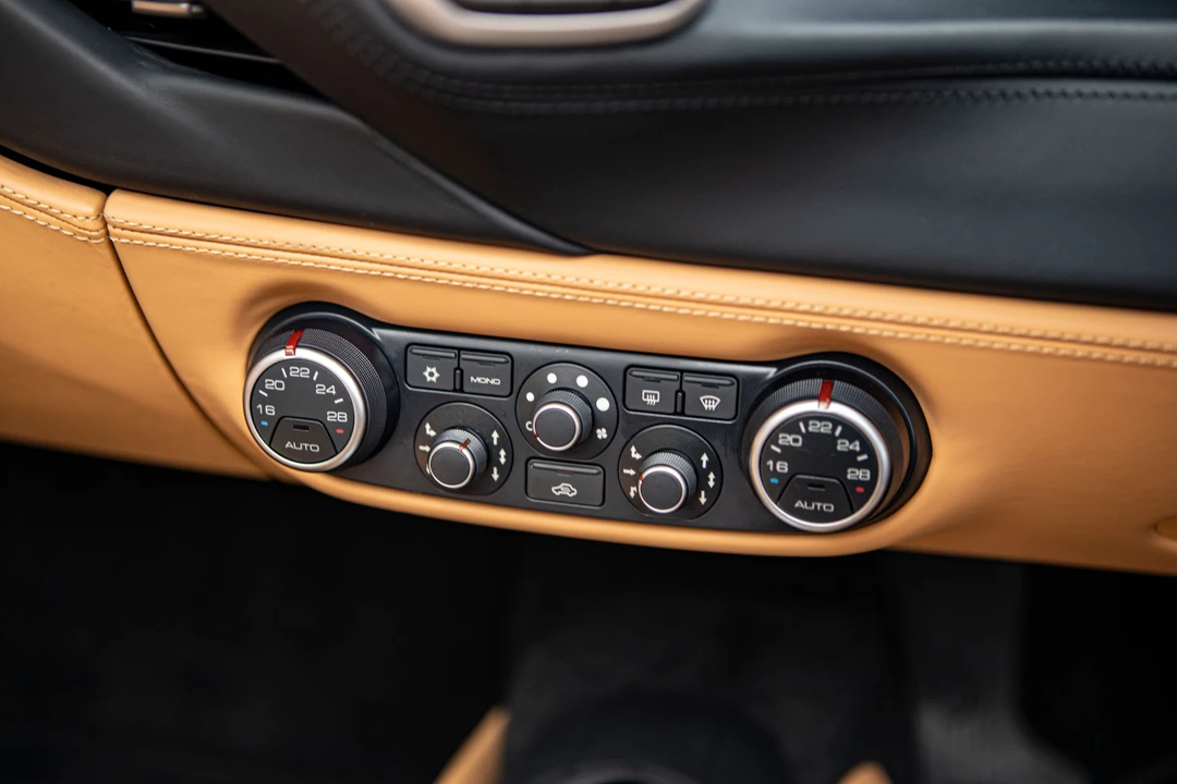 2018 Ferrari 488 Spider - Image 25 of 31