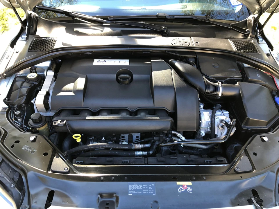 2010 Volvo XC70 3rd Gen - Image 7 of 11