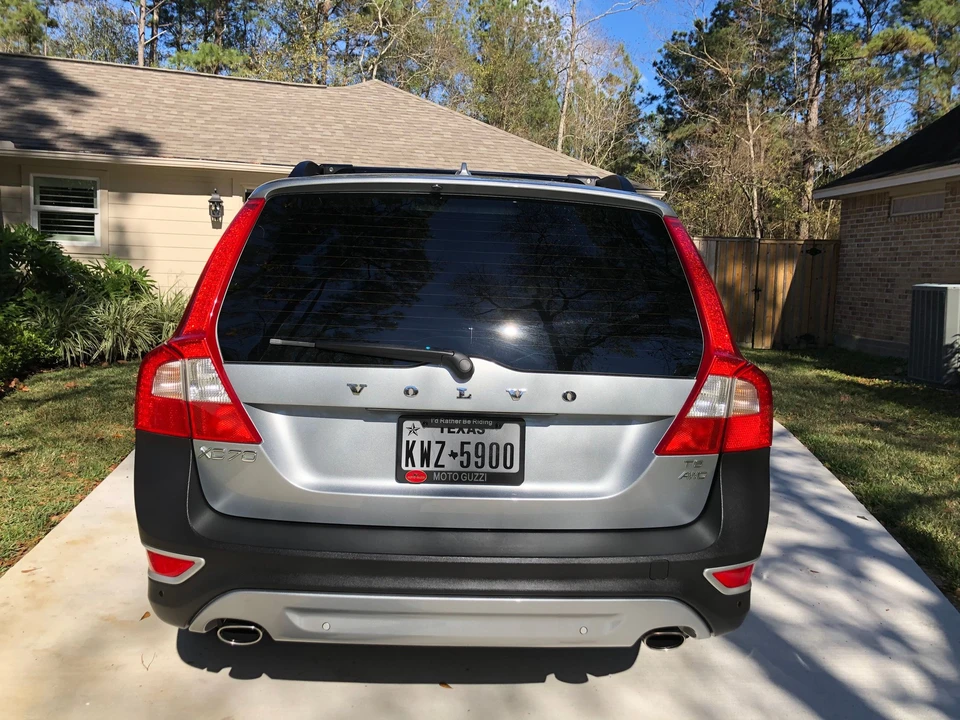 2010 Volvo XC70 3rd Gen - Image 5 of 11