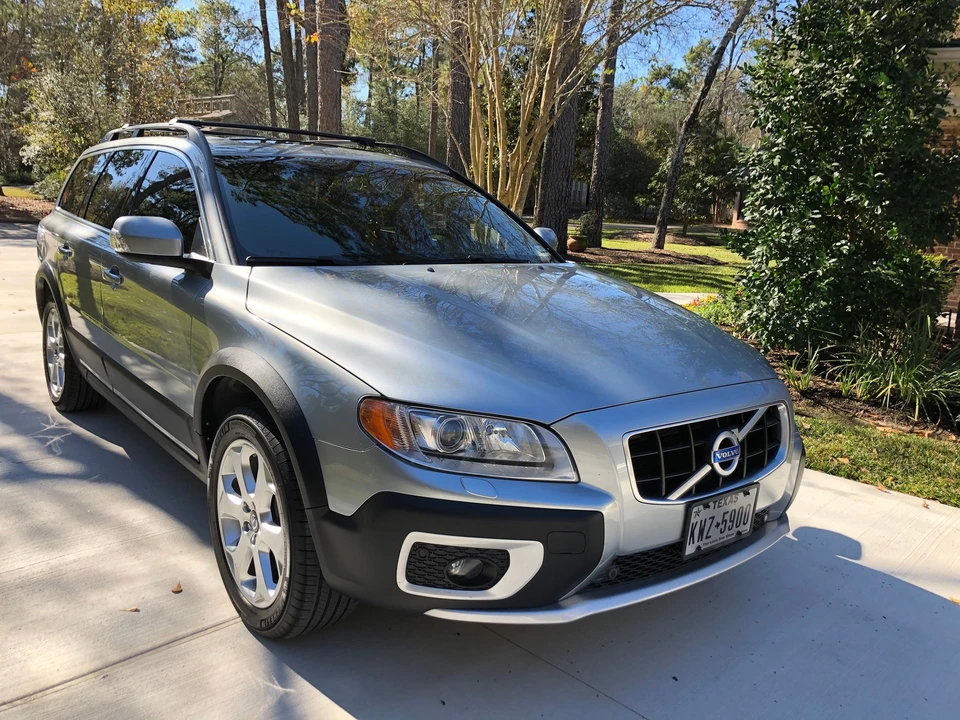 2010 Volvo XC70 3rd Gen - Image 4 of 11