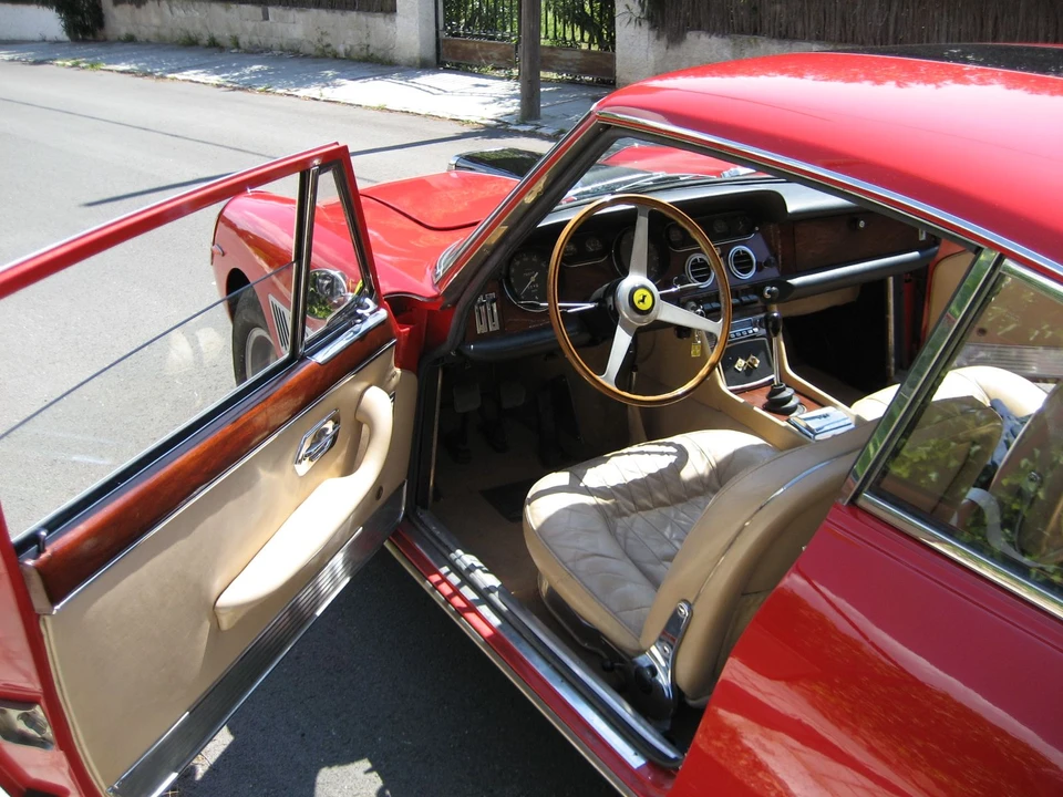 1965 Ferrari 330 GT 2+2 - Image 8 of 12