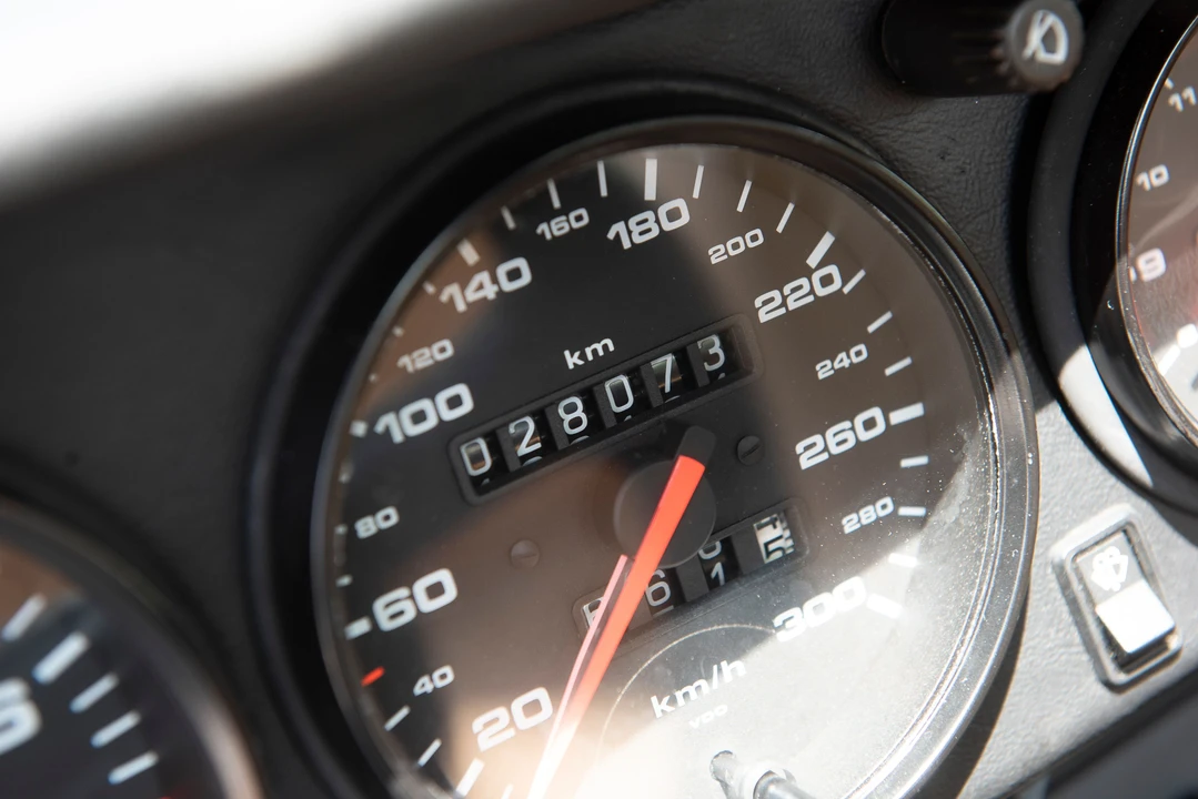 1990 Porsche 964 Carrera 4 - Image 22 of 31