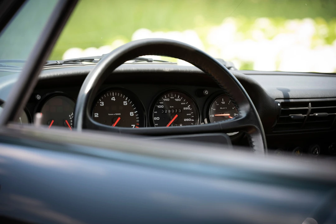 1990 Porsche 964 Carrera 4 - Image 15 of 31