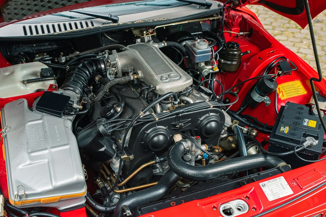1991 Alfa Romeo SZ - Image 25 of 31