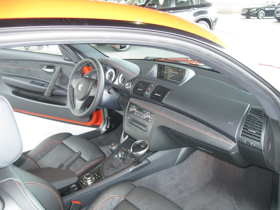 2011 BMW 1M - Image 16 of 20