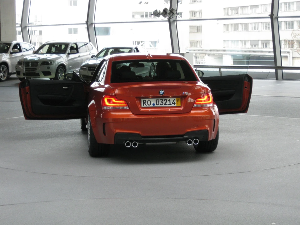 2011 BMW 1M - Image 13 of 20