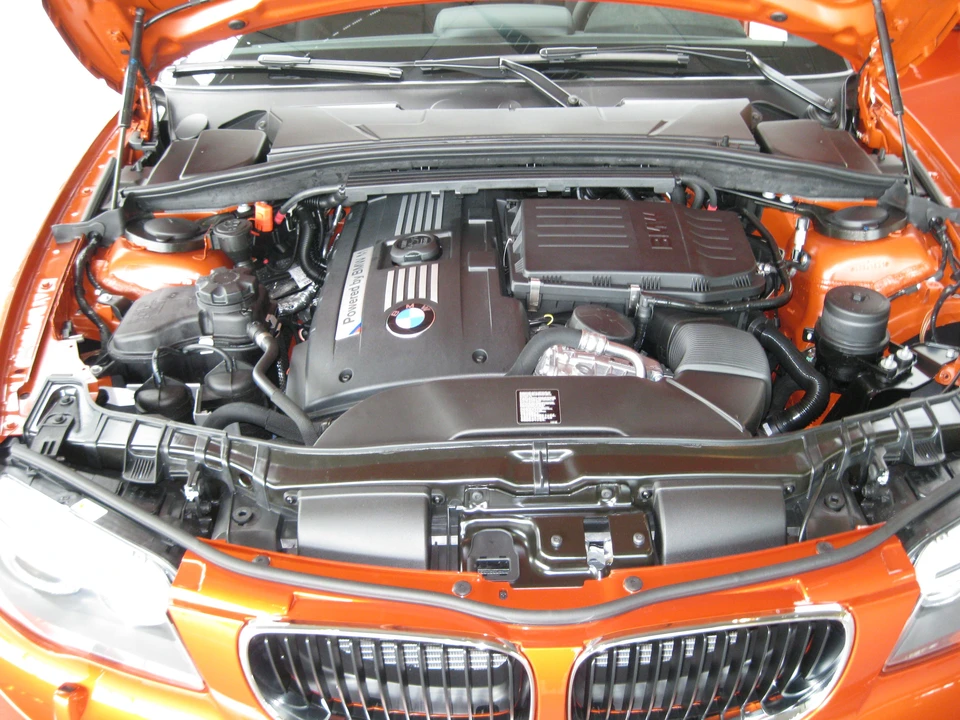 2011 BMW 1M - Image 17 of 20