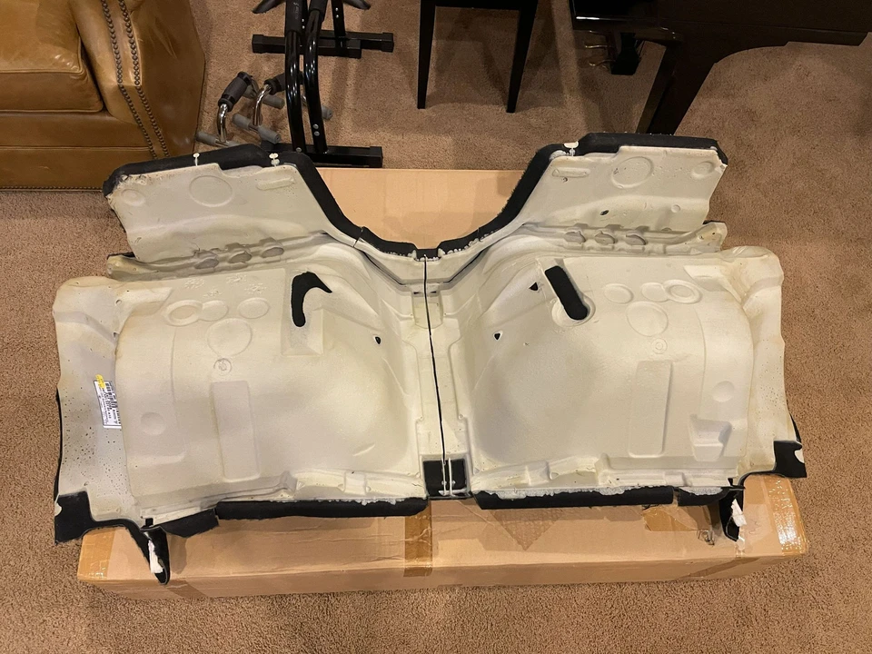 2007 Parts & Memorabilia Seats & Interior - Image 2 of 4