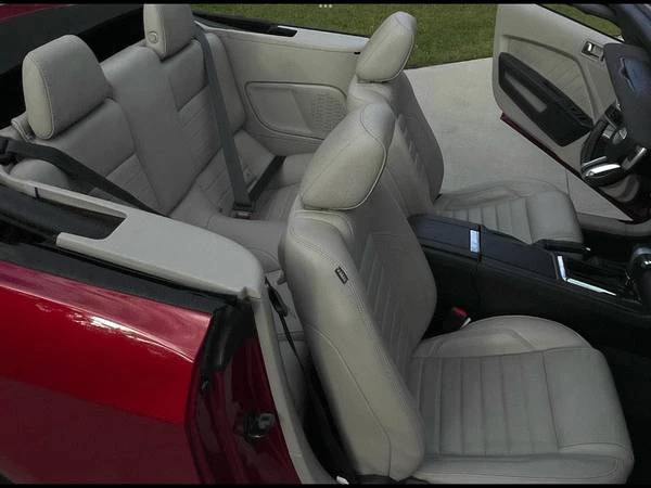2011 Ford S197 Mustang - Image 10 of 18