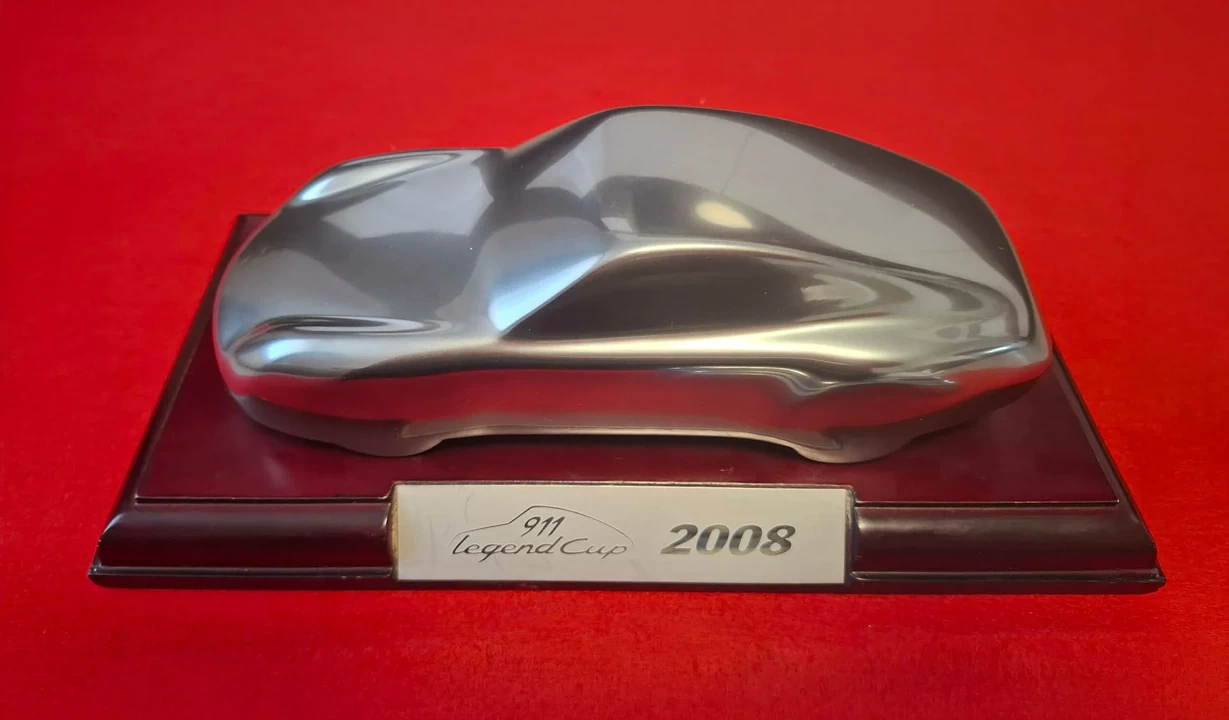 Porsche - Image 10 of 20