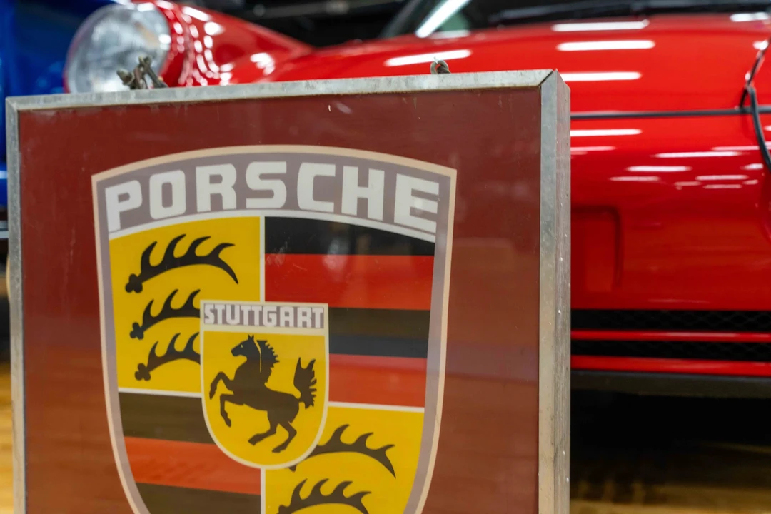 Porsche - Image 26 of 31
