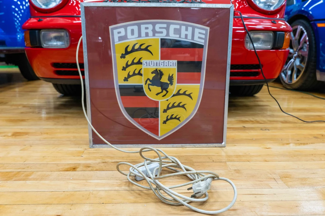 Porsche - Image 28 of 31