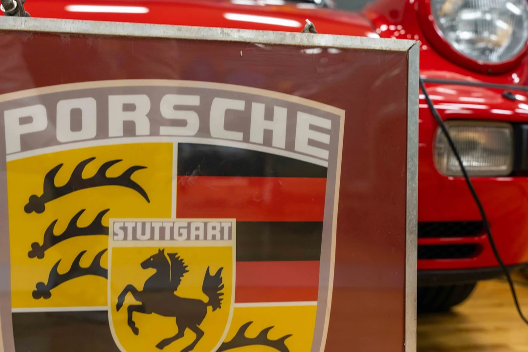 Porsche - Image 21 of 31