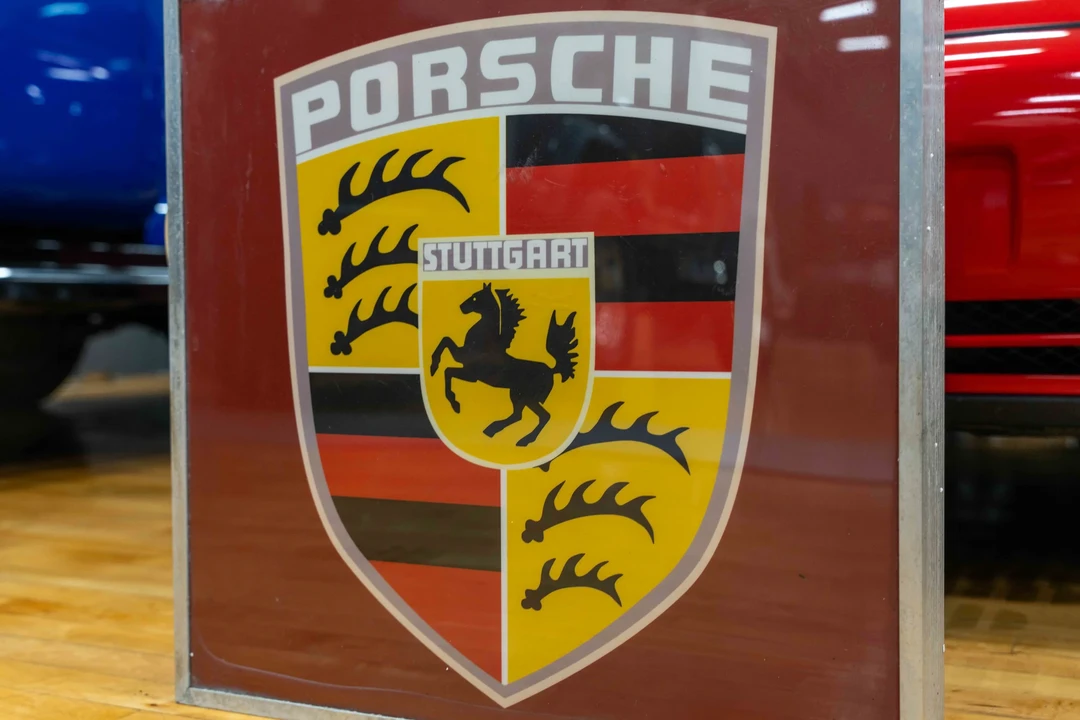 Porsche - Image 17 of 31