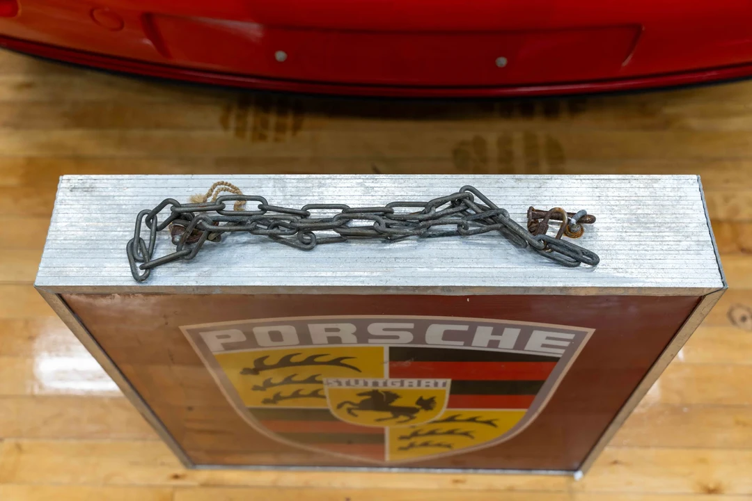 Porsche - Image 18 of 31