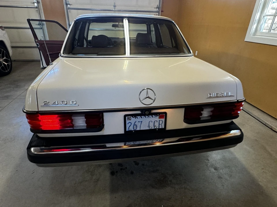 1981 Mercedes-Benz W123 Sedan - Image 16 of 31