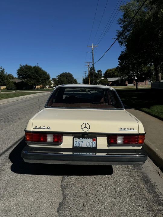 1981 Mercedes-Benz W123 Sedan - Image 10 of 31