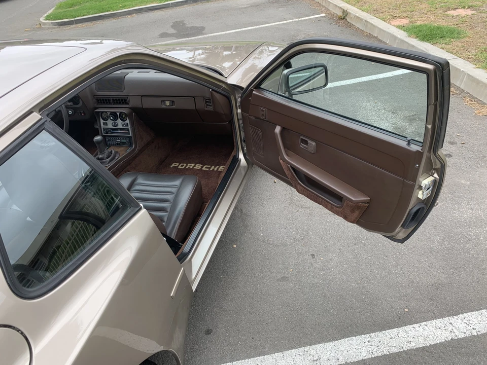 1984 Porsche 944 - Image 27 of 31