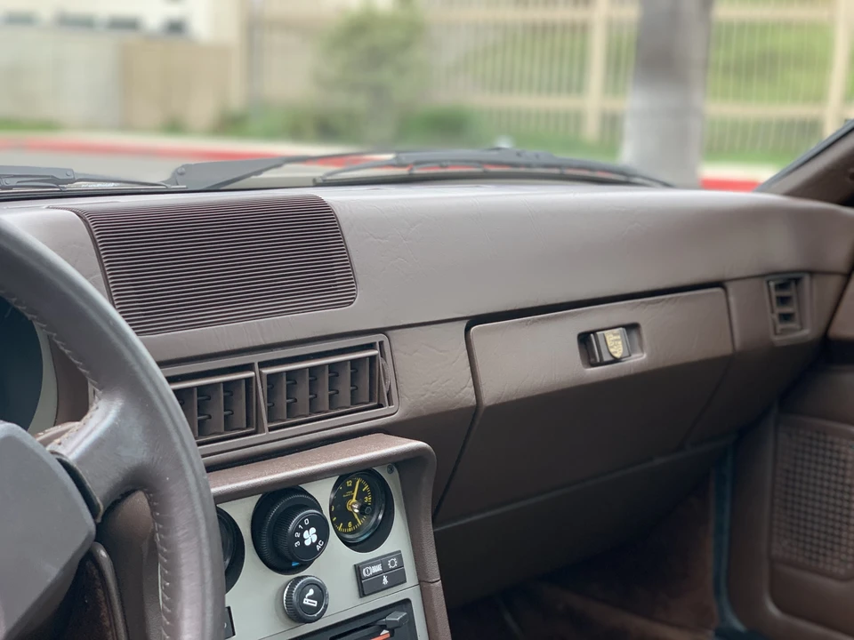 1984 Porsche 944 - Image 25 of 31