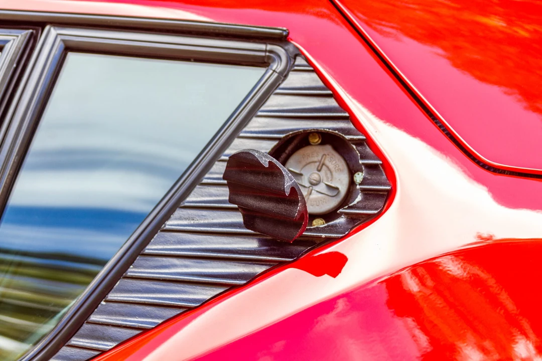 1986 DeTomaso Pantera - Image 27 of 31