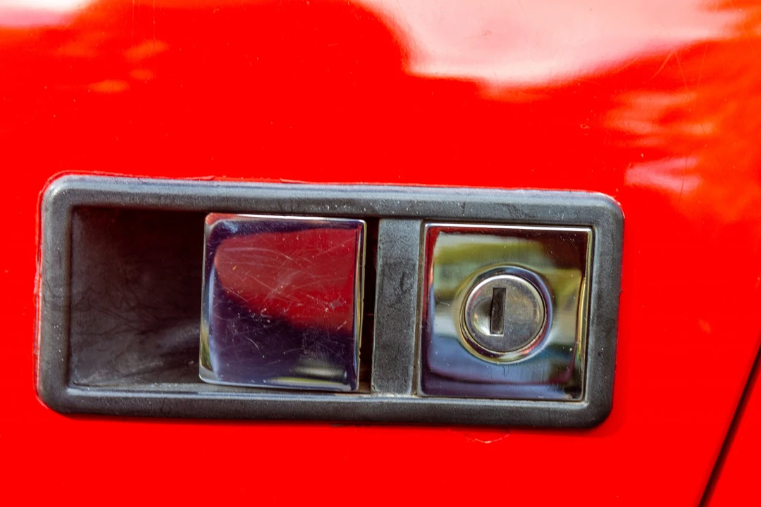 1986 DeTomaso Pantera - Image 24 of 31