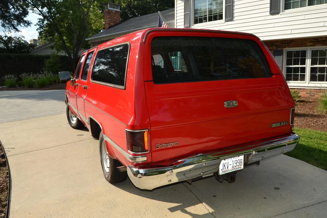 1986 GMC Suburban 7th Gen - Image 5 of 31