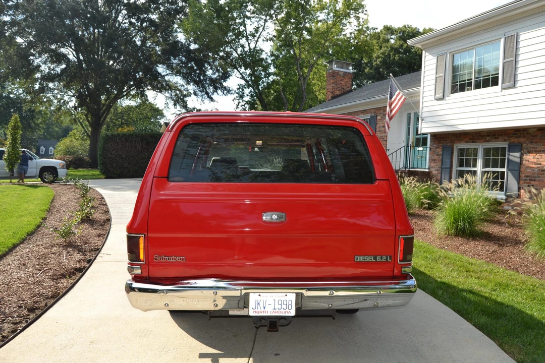 1986 GMC Suburban 7th Gen - Image 6 of 31