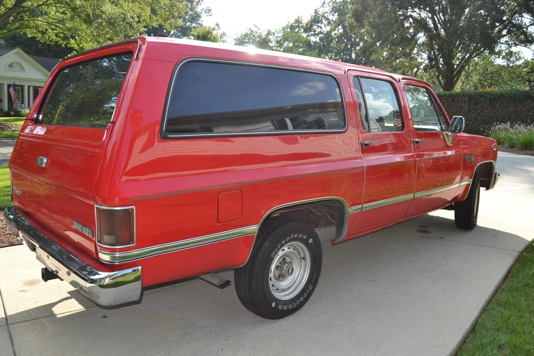 1986 GMC Suburban 7th Gen - Image 8 of 31