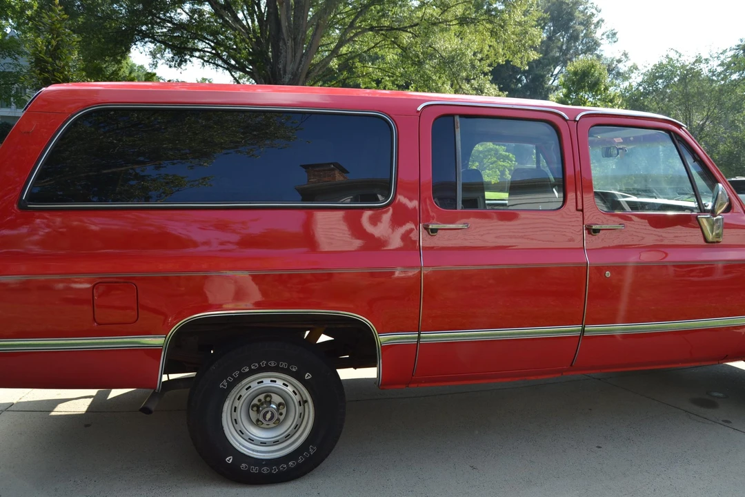 1986 GMC Suburban 7th Gen - Image 18 of 31